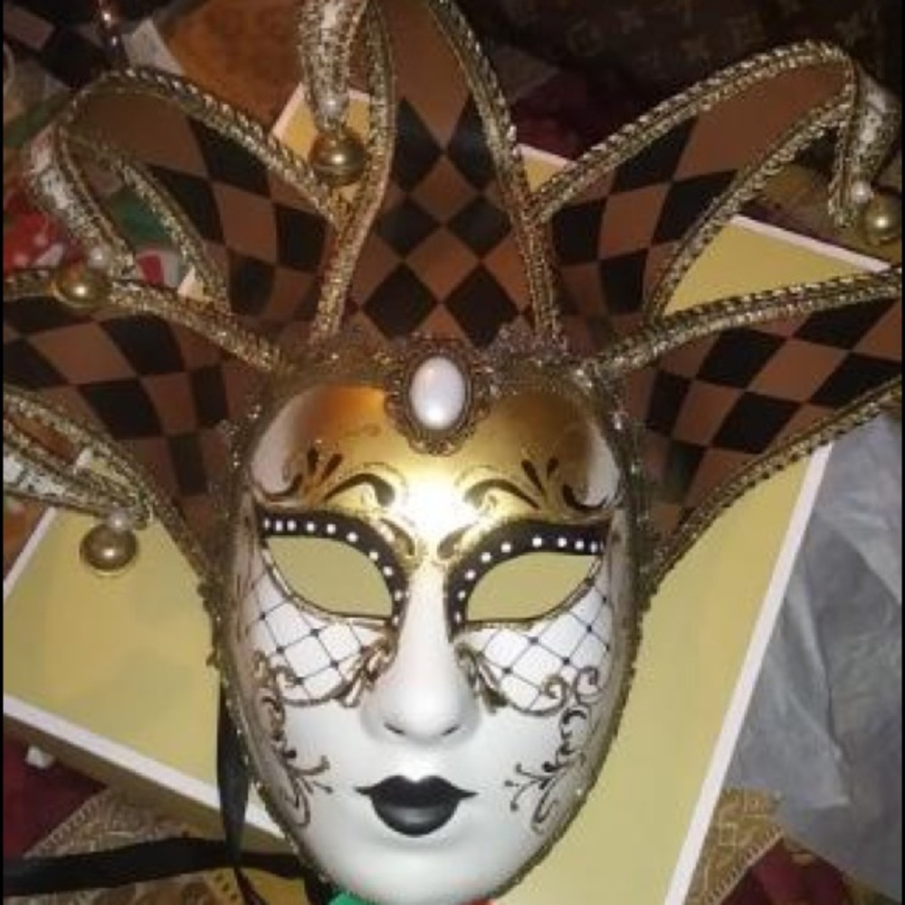 Italian hand made mask with tag.  Beautiful to wear or hang on Wall..